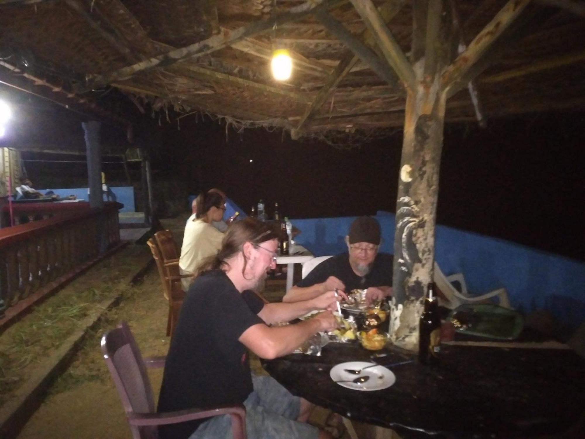 Happy Beach Safari Retreat Hambantota Exteriör bild